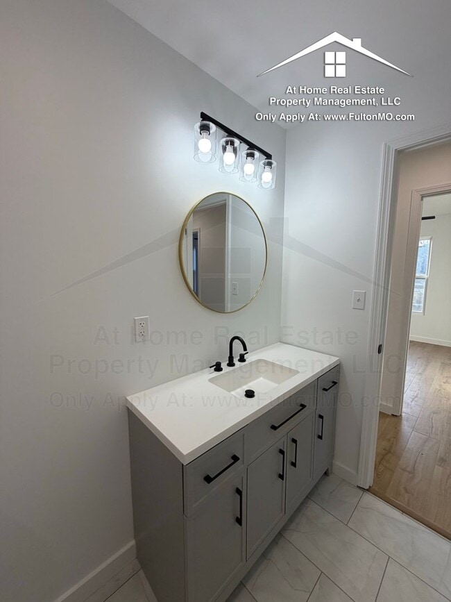 Building Photo - 508 E 8th St