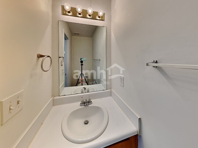 Building Photo - 2911 Water Lily Ct