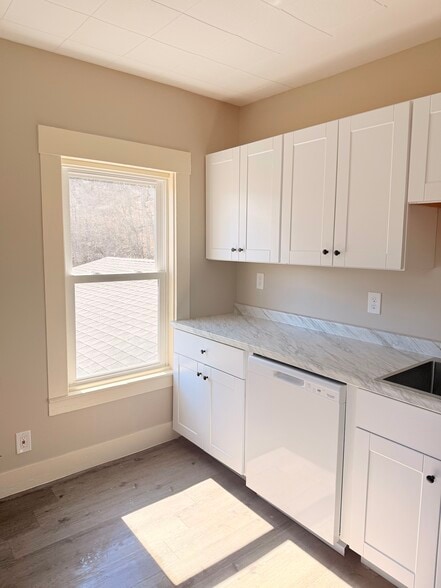 Building Photo - 38 Hillcrest Ter