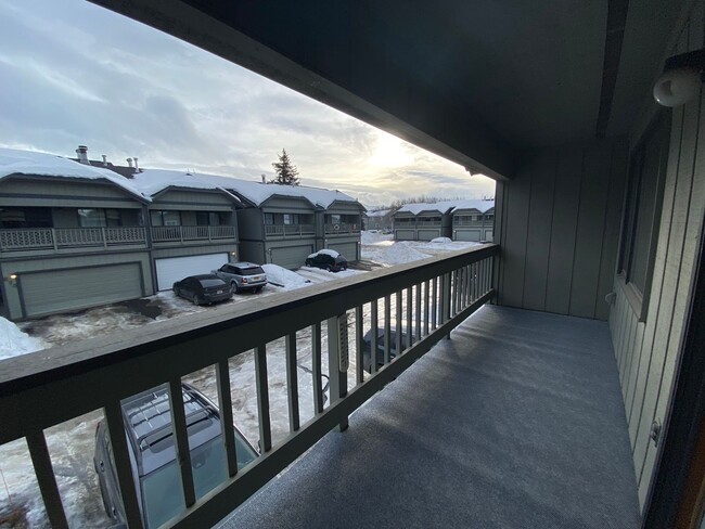 Building Photo - Beautifully maintained (3) bedroom, (2) ba...