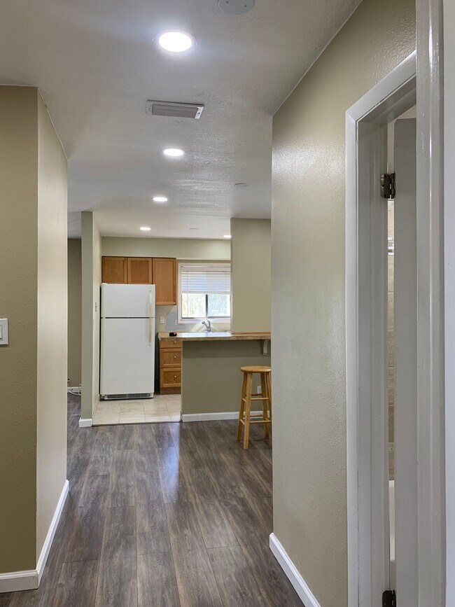 Building Photo - 129 Springwood Cir