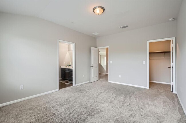 Building Photo - 516 E Slaughter Ln