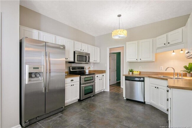 Building Photo - 1535 Dixon Dr