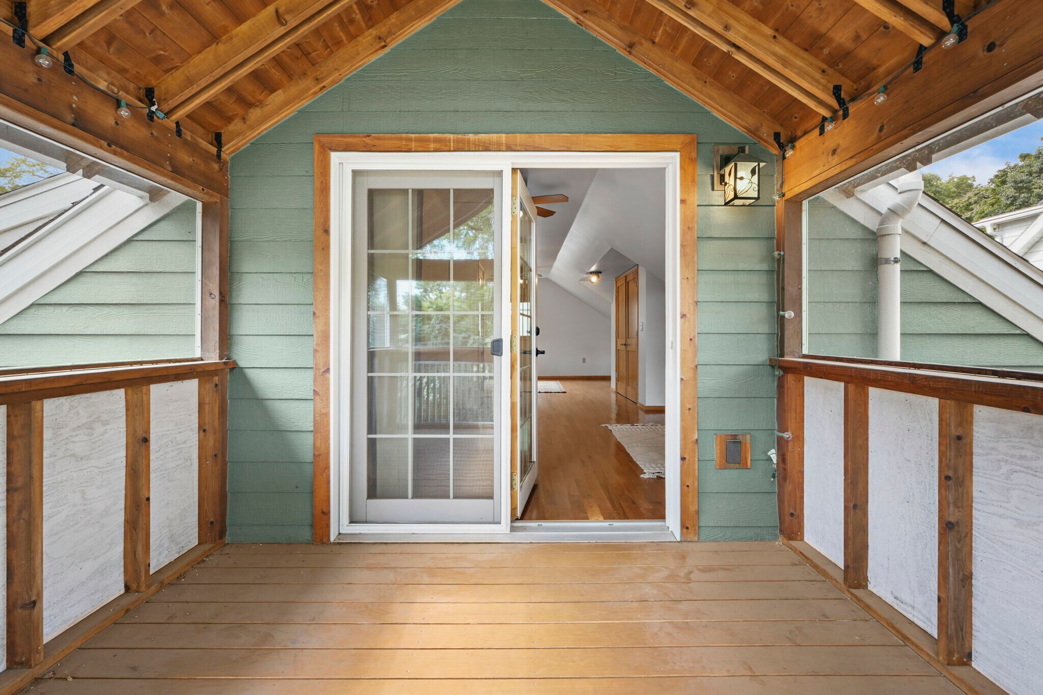 2d fl porch - 3633 Gregory St