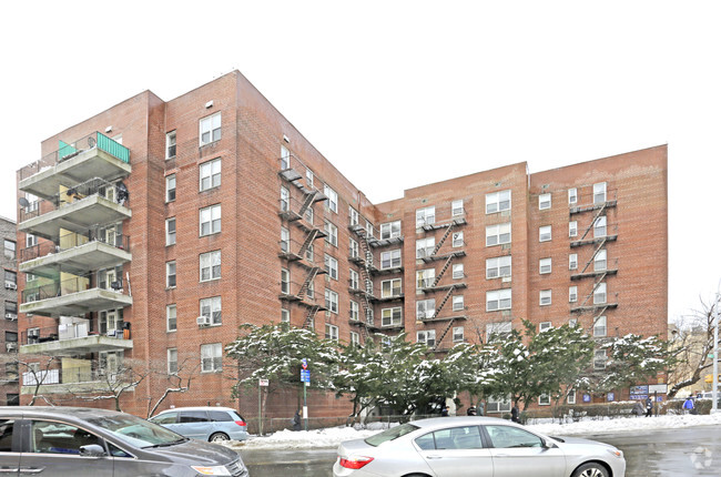 Building Photo - 42-02 Kissena Blvd