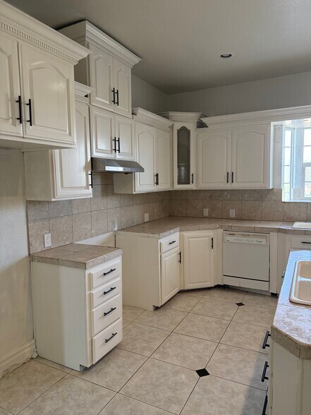 Building Photo - 31195 Lone Tree Rd