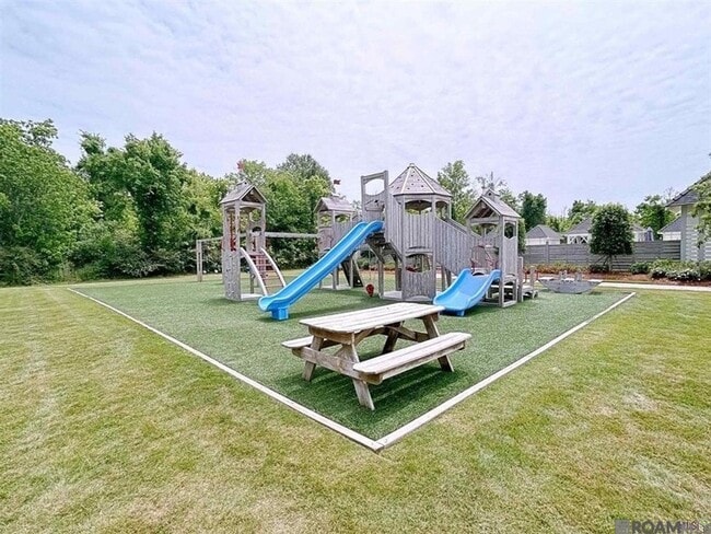 Building Photo - 3118 Pointe-Marie Dr