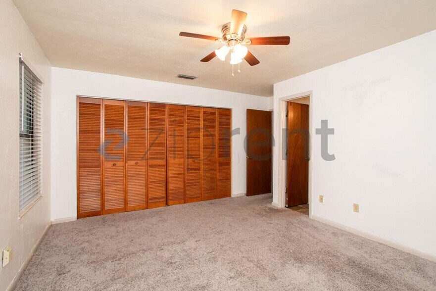 Building Photo - 6722 NW 113th Ln