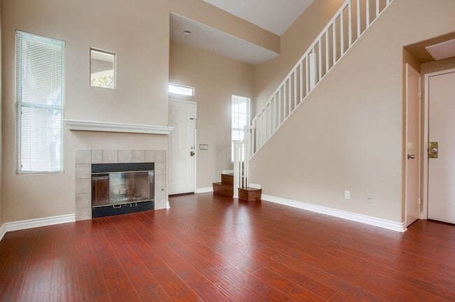 Building Photo - Desirable 3 Bedroom 2 Bath in Ivey Ridge C...