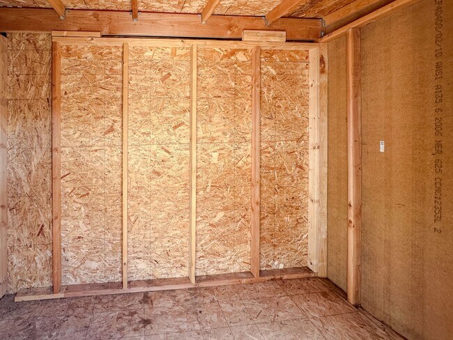 Building Photo - CUTE CONDO IN A DUPLEX W/ LARGE BACKYARD AVAILABLE FOR RENT!