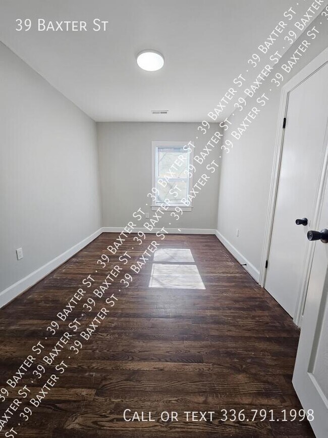 Building Photo - 39 Baxter St