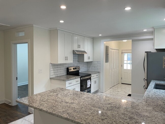 Building Photo - 408 Rockridge Ave