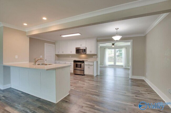 Building Photo - 213 Drake Ave SW