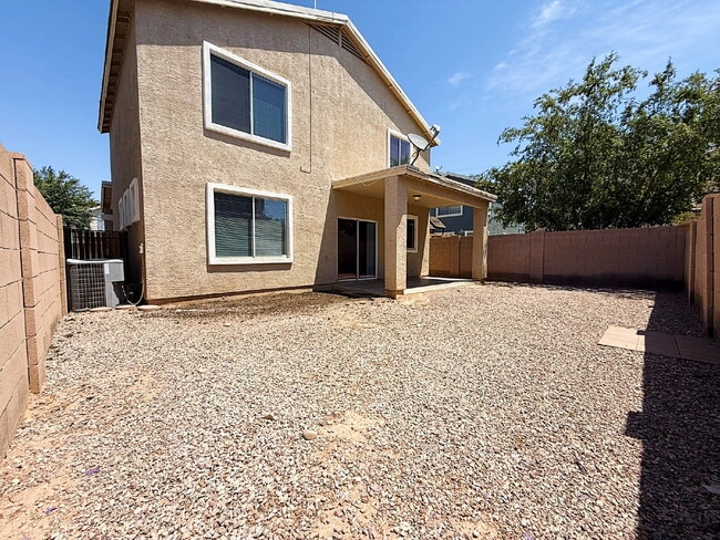 Building Photo - Freshly Updated 3-Bed, 2.5-Bath Home with ...