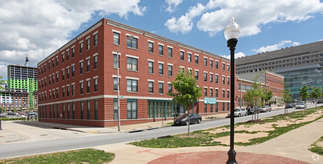 Building Photo - Broadway Court Apartments