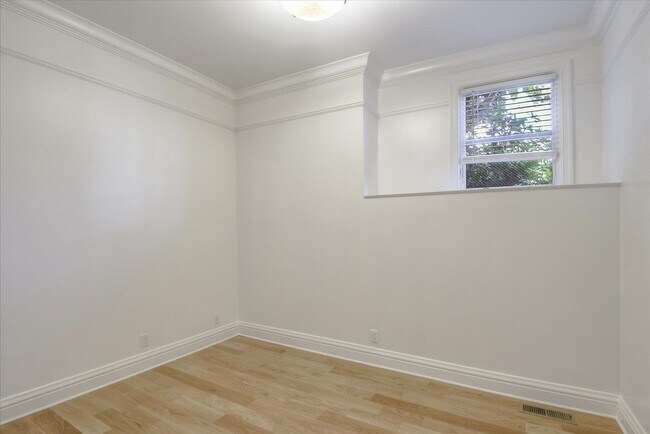 Building Photo - 1065 Montgomery St