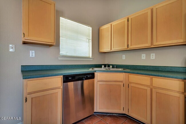 Building Photo - 1417 Plaza Verde Dr