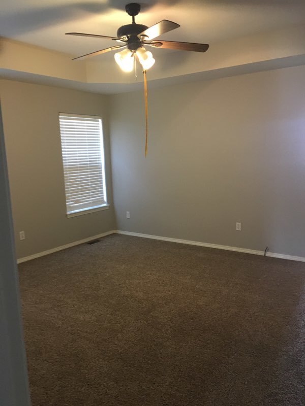 Building Photo - 3 Bedroom Home in Wonderful Neighborhood!