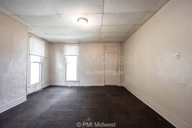 Building Photo - 632 S State St