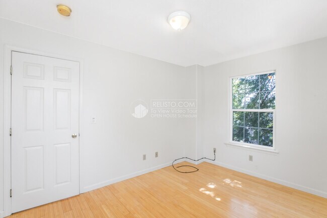 Building Photo - 3243 Davis St