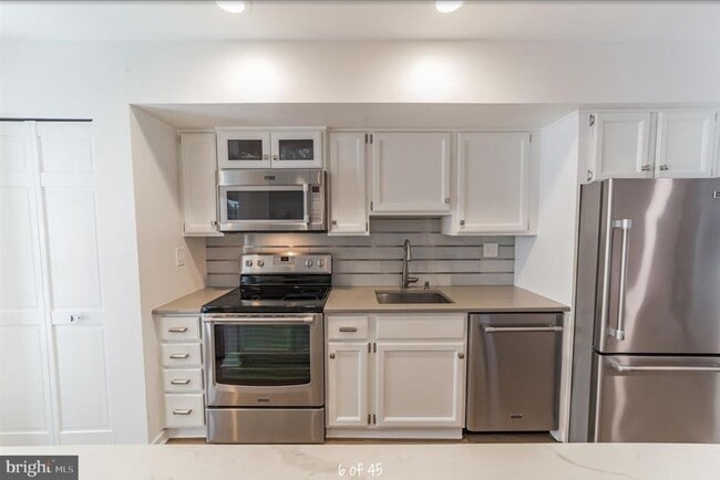 Building Photo - 5002 Shannon Ct