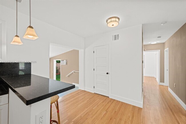 Building Photo - 710 NE 62nd St