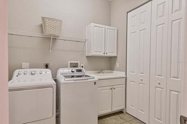 Building Photo - 5583 46th Ct W