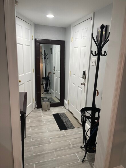 Entry. - 166 Bryant St NW