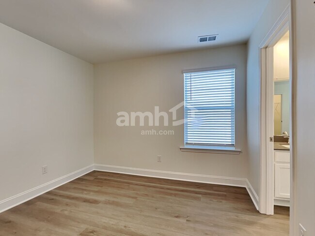 Building Photo - 1954 Weeping Cypress Dr