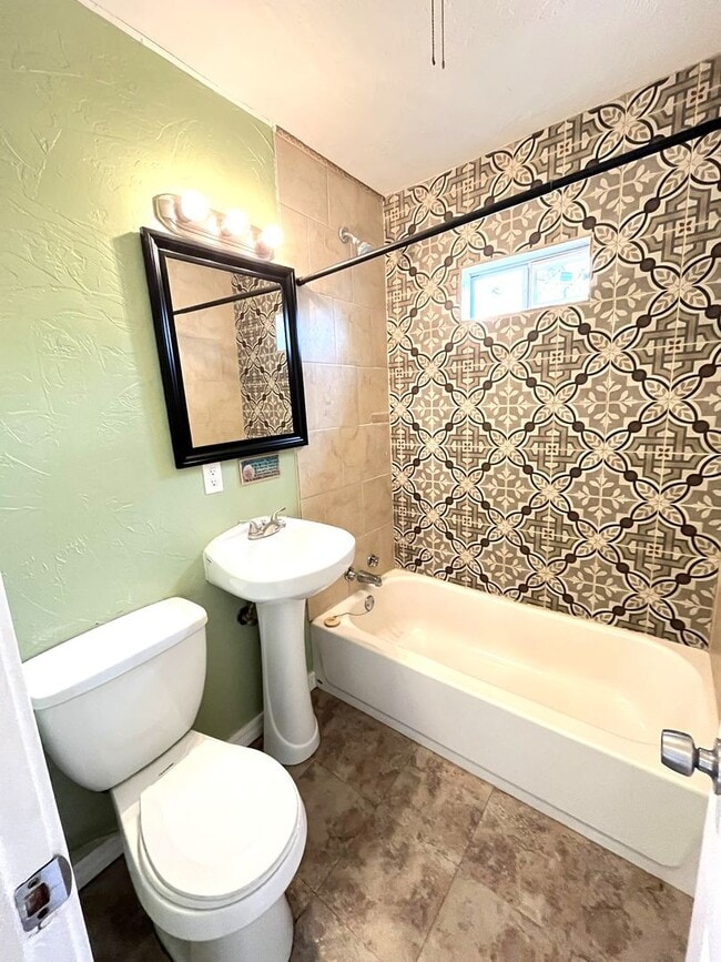 Building Photo - Cute 2 Bed 1.5 Bath in Bethany