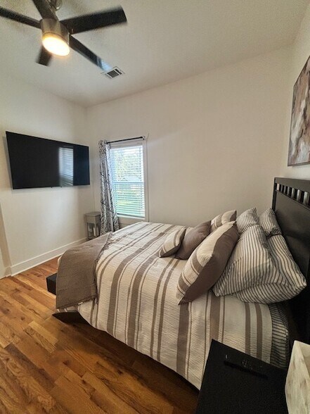 Building Photo - 1369 Bryan Ave