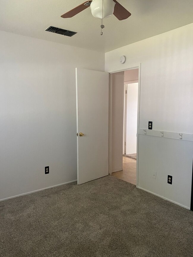 Building Photo - 1460 Linden Way