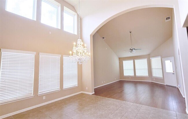 Building Photo - 2311 Blue Jay Ln