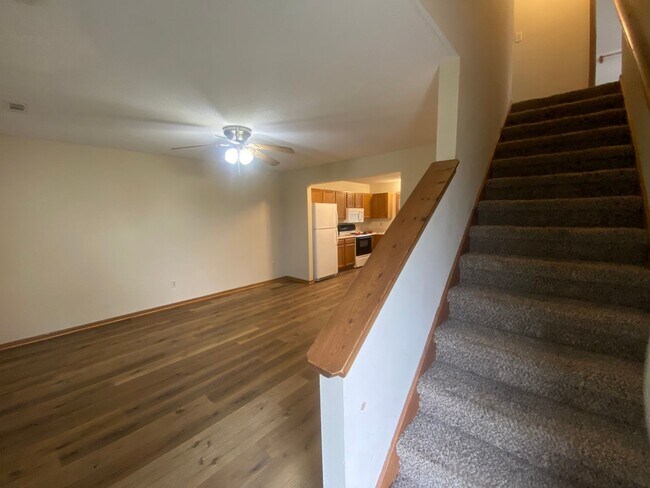 Building Photo - Sunflower 2604-2606