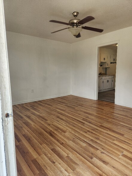 Building Photo - 4835 N Old Laurens Rd