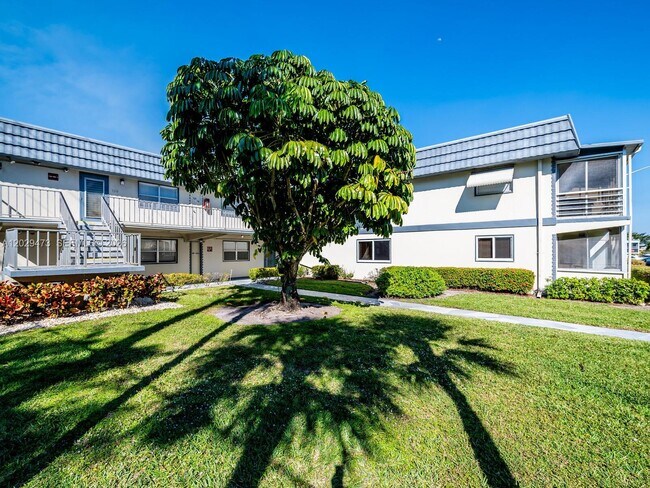 Building Photo - 718 Brittany Park