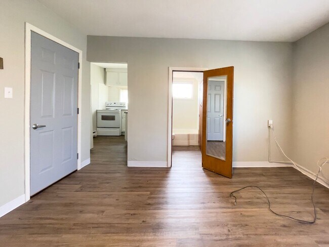 Building Photo - Close to Campus and The Village