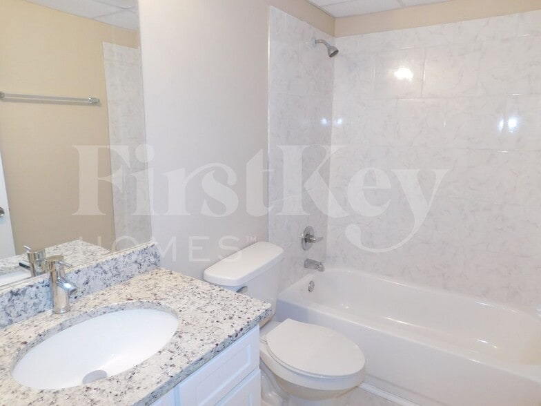 Building Photo - 2432 Northbrook Rd