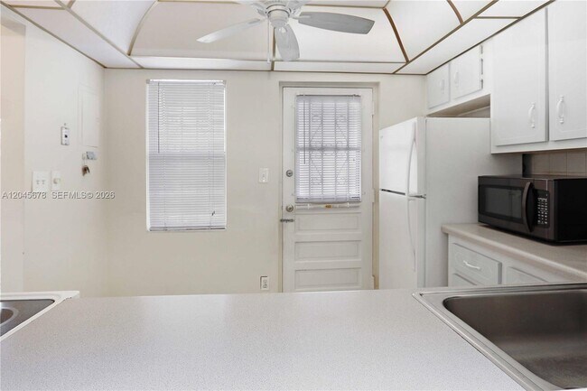 Building Photo - 505 E Dania Beach Blvd