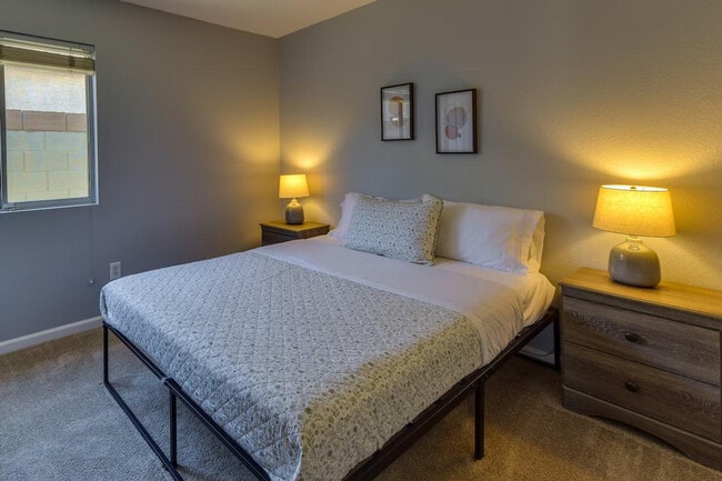 Building Photo - 2730 E Terrace Ave