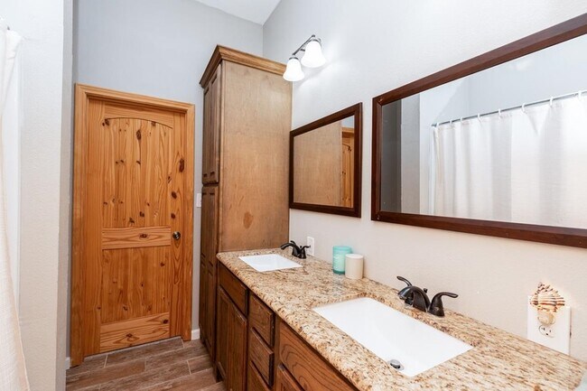 Building Photo - 6805 Aquarius