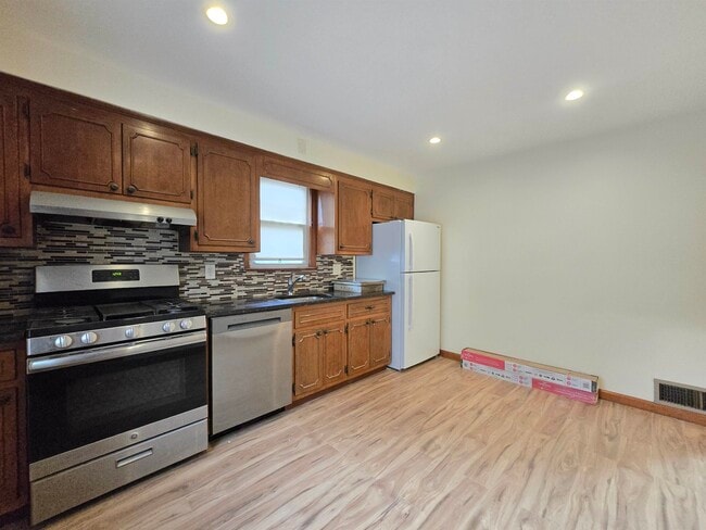 Building Photo - 701 4th St