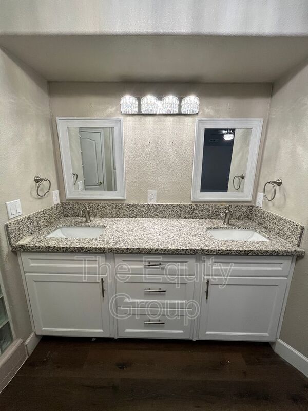 Building Photo - 3503 S Creekside Ct