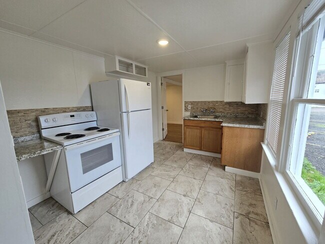 Building Photo - 173 E Everett Ave