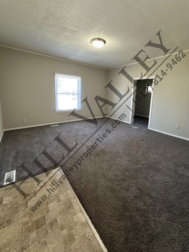 Building Photo - Charming Two Bedroom Home