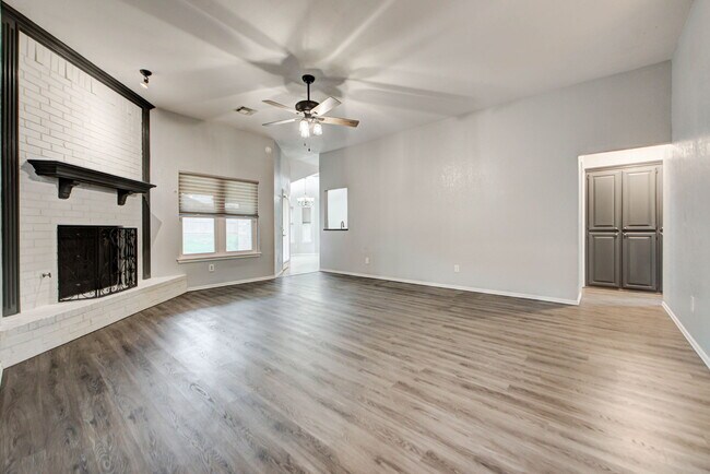 Building Photo - 1817 SE 1st St