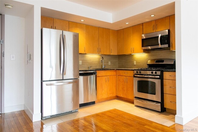 Building Photo - 362 St Nicholas Ave
