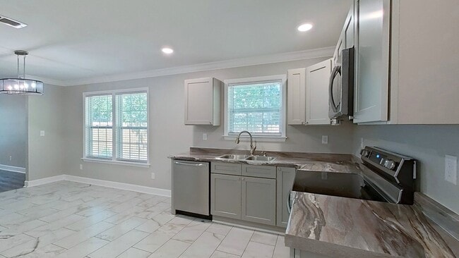 Building Photo - 211 Lucy St