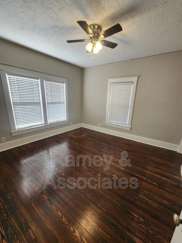 Building Photo - 2029 Baringer Ave