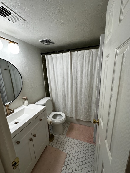 Building Photo - 3250 O'Neal Cir